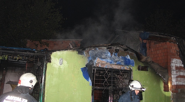 Antalya'da korkutan ev yangını