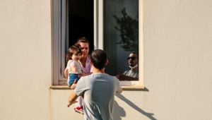 14 günlük evdeki karantinada, aileyle iki farklı hayat