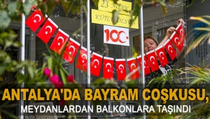 Antalya'da bayram coşkusu, meydanlardan balkonlara taşındı