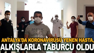 Antalya'da koronavirüsü yenen hasta, alkışlarla taburcu oldu