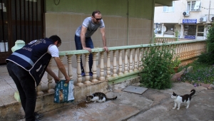 Antalya polisinden can dostlara şefkat