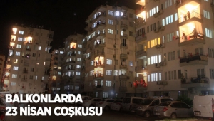 Balkonlarda 23 Nisan coşkusu