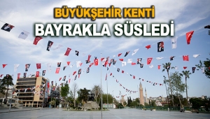 Büyükşehir kenti bayrakla süsledi