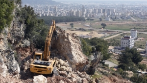 Masa Dağı'nda kayalar kesilerek yol açıldı