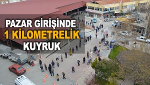 Pazar girişinde 1 kilometrelik kuyruk
