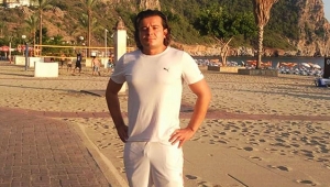 Rezidansın merdiven boşluğunda ölü bulundu