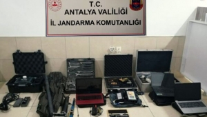 Sokağa çıkma yasağına rağmen define arayan 4 kişiye suçüstü