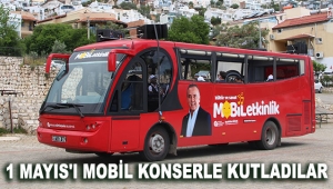 1 Mayıs'ı mobil konserle kutladılar
