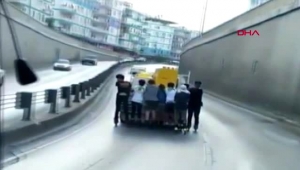8 patencinin tehlikeli yolculuğu kameraya yansıdı