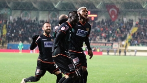 Alanyaspor 12'den vuruyor