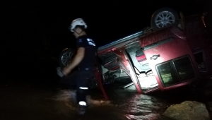 ARAÇ KÖPRÜDEN UÇTU