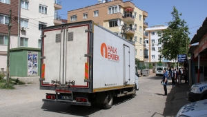 Büyükşehir karantinadaki mahallelere ekmek dağıttı