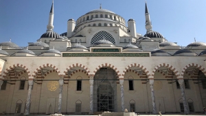 'Cami ve mescitlerde ibadet' genelgesi