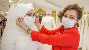 Gelinlere işlemeli ve nakışlı özel tasarım maske