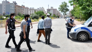 Karantinadaki mahalleye giren 3 kişi, karantinaya alındı