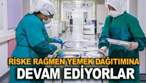 Riske rağmen yemek dağıtımına devam ediyorlar