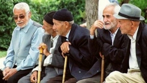 Yarın sokağa çıkacak 65 yaş üstüne uyarı