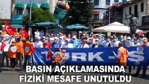 Basın açıklamasında fiziki mesafe unutuldu