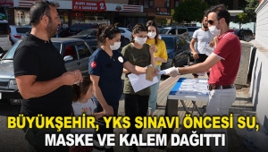 Büyükşehir, YKS sınavı öncesi su, maske ve kalem dağıttı