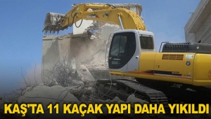 Kaş'ta 11 kaçak yapı daha yıkıldı