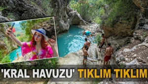 Şelale üzerindeki 'kral havuzu' tıklım tıklım
