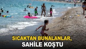 Antalya'da sıcaktan bunalanlar, sahile koştu