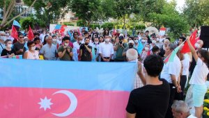 Antalya'da yaşayan Azeriler Ermenistan'ı protesto etti