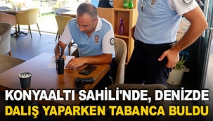 Konyaaltı Sahili'nde, denizde dalış yaparken tabanca buldu