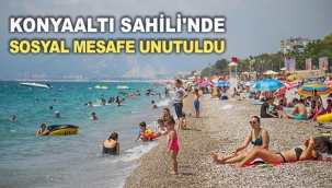 Konyaaltı Sahili'nde sosyal mesafe unutuldu