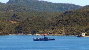 Antalya'da römorkör ve fırkateynin bekleyişi sürüyor