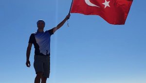 Tunç Dağı zirvesinde bayrak açtılar