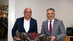 Veda yemeğinde buluştular