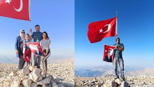 Zirvede Ata'ya saygı
