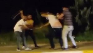 Antalya'da sopalı yumruklu yol kavgası kamerada