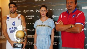 Gloria Cup'ta Anadolu Efes'ten çifte şampiyonluk