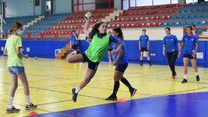 Konyaaltı Belediyesi Kadın Hentbol takımı tempo yükseltti