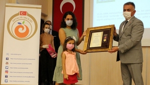 Madalyaları gözyaşlarıyla onurlandı