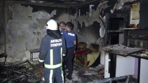 5 katlı apartmanda yangın; gece yarısı sokağa koştular