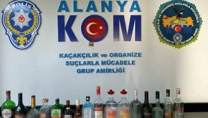 Alanya'da 16 şişe kaçak içki ele geçirildi