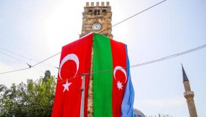 Antalya'nın tarihi simgelerine Türk ve Azerbaycan bayrakları asıldı