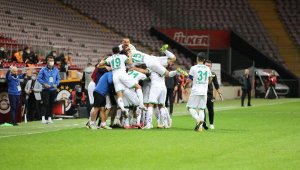 Alanyaspor zirveyi kaptırmadı