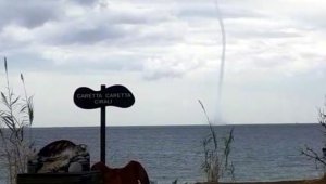 Kemer'de denizde hortum oluştu
