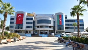 Kepez bayraklarla donatıldı