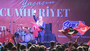 Konyaaltı Belediyesi'nden 'Cumhuriyet'e özel kutlama