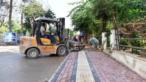 Konyaaltı'nda kaldırımlar yenileniyor