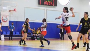 Konyaaltı'nın kızları filede galip