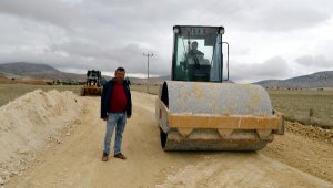 Korkuteli Karabayır grup yolunda stabilize yol çalışması