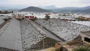 Kumluca'da şiddetli yağmur, dolu ve fırtına: 1 ölü