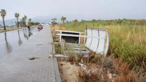 Kumluca'da şiddetli yağmur, dolu ve fırtına: 1 ölü - Yeniden