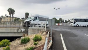 Minibüsle otomobil çarpıştı: 1 yaralı
